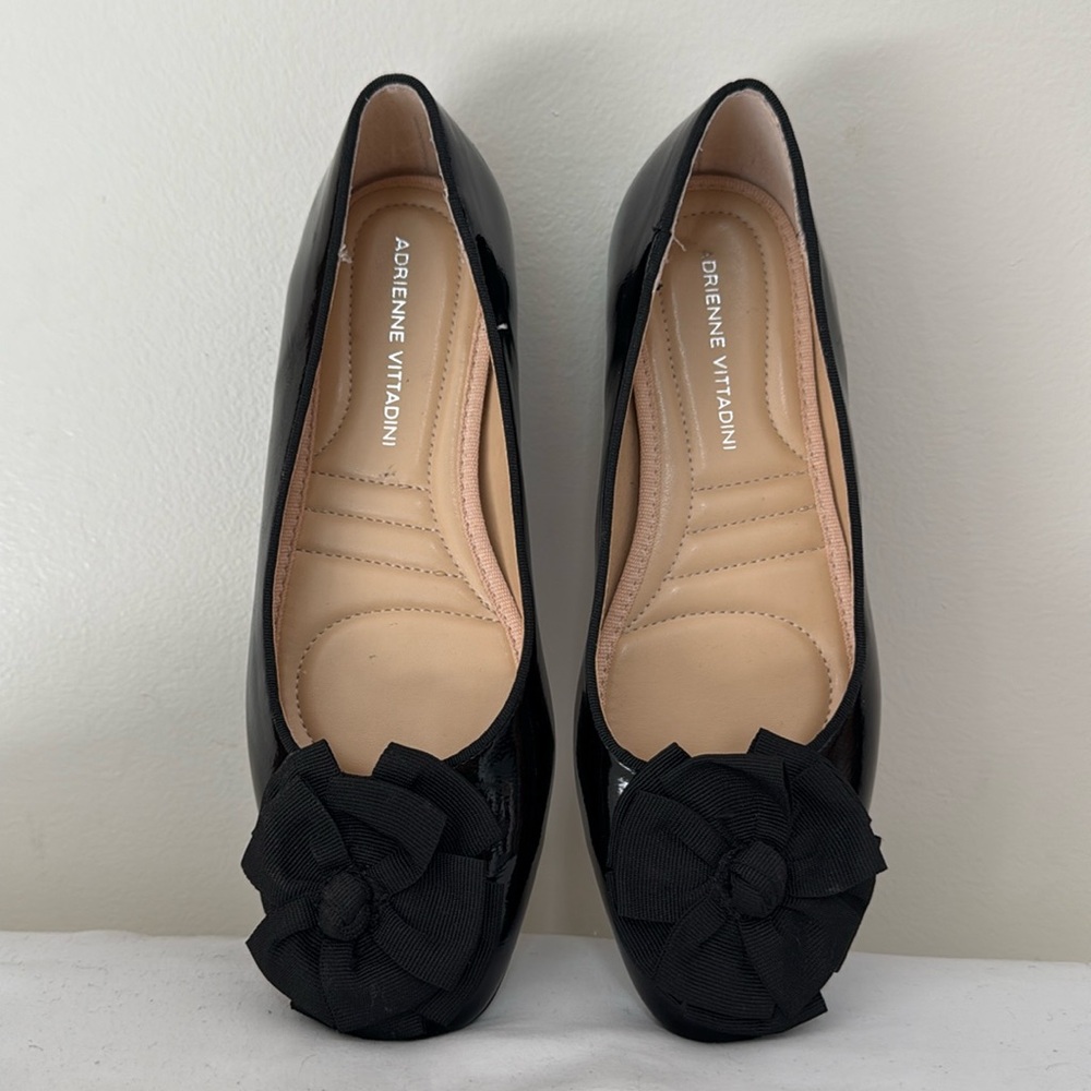 Adrienne Vittadini “Janine” black flat with floral accent in size 6.5
